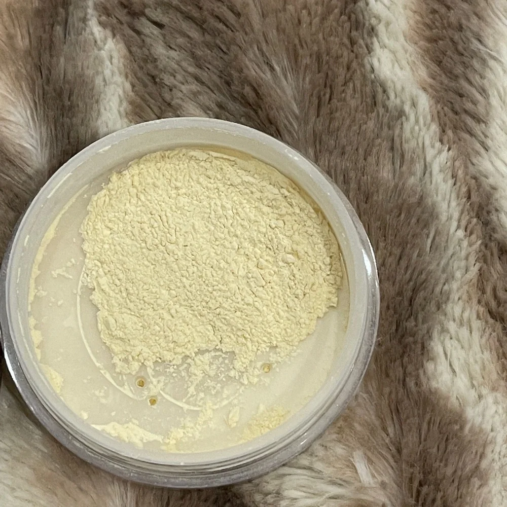 Catrice Loose Banana Powder Matte Effect in Yellow Matt
